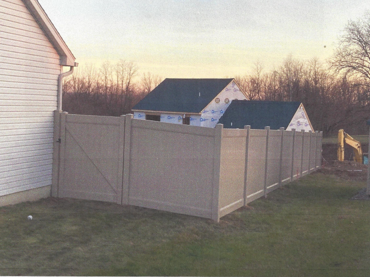 residential vinyl privacy fence